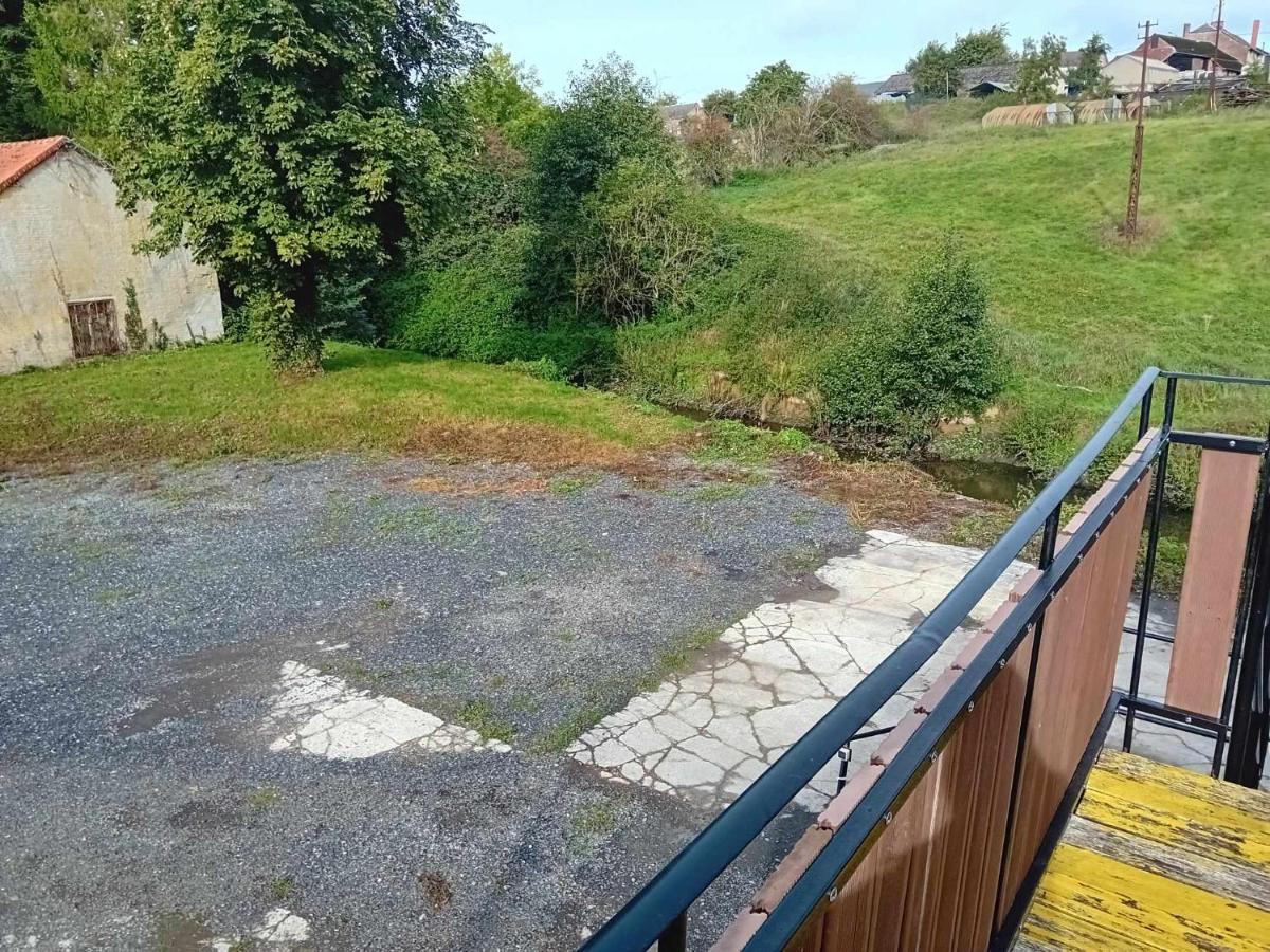 Wignehies Grand Appartement Avec Terrasse מראה חיצוני תמונה